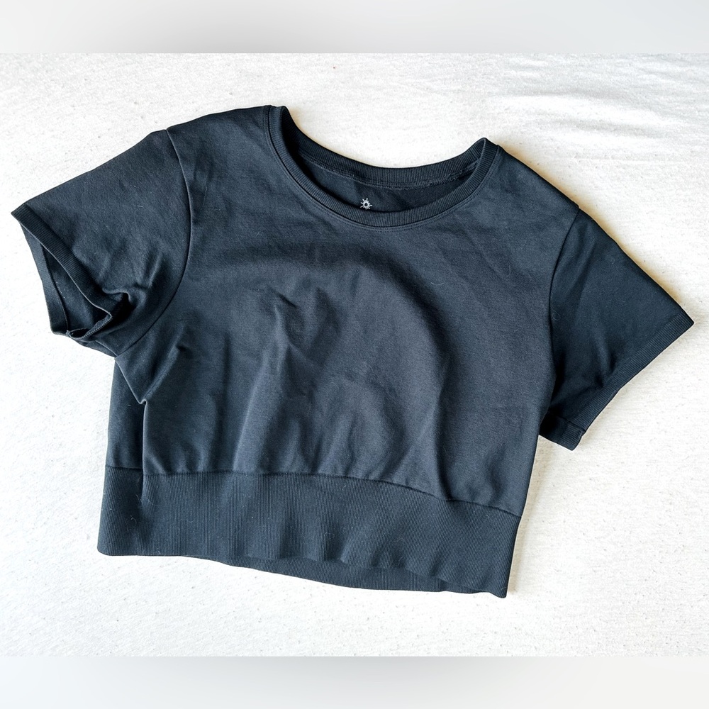 Offline cropped black tee